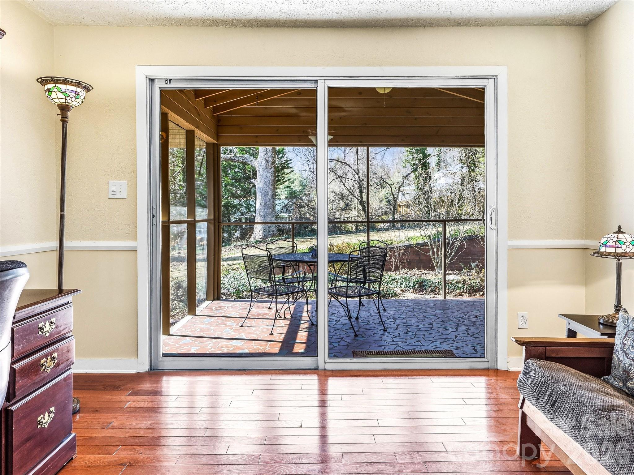 8 N Oak Forest Drive