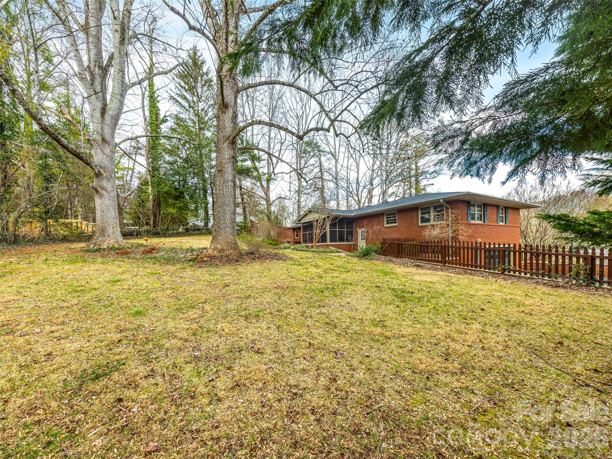 8 N Oak Forest Drive