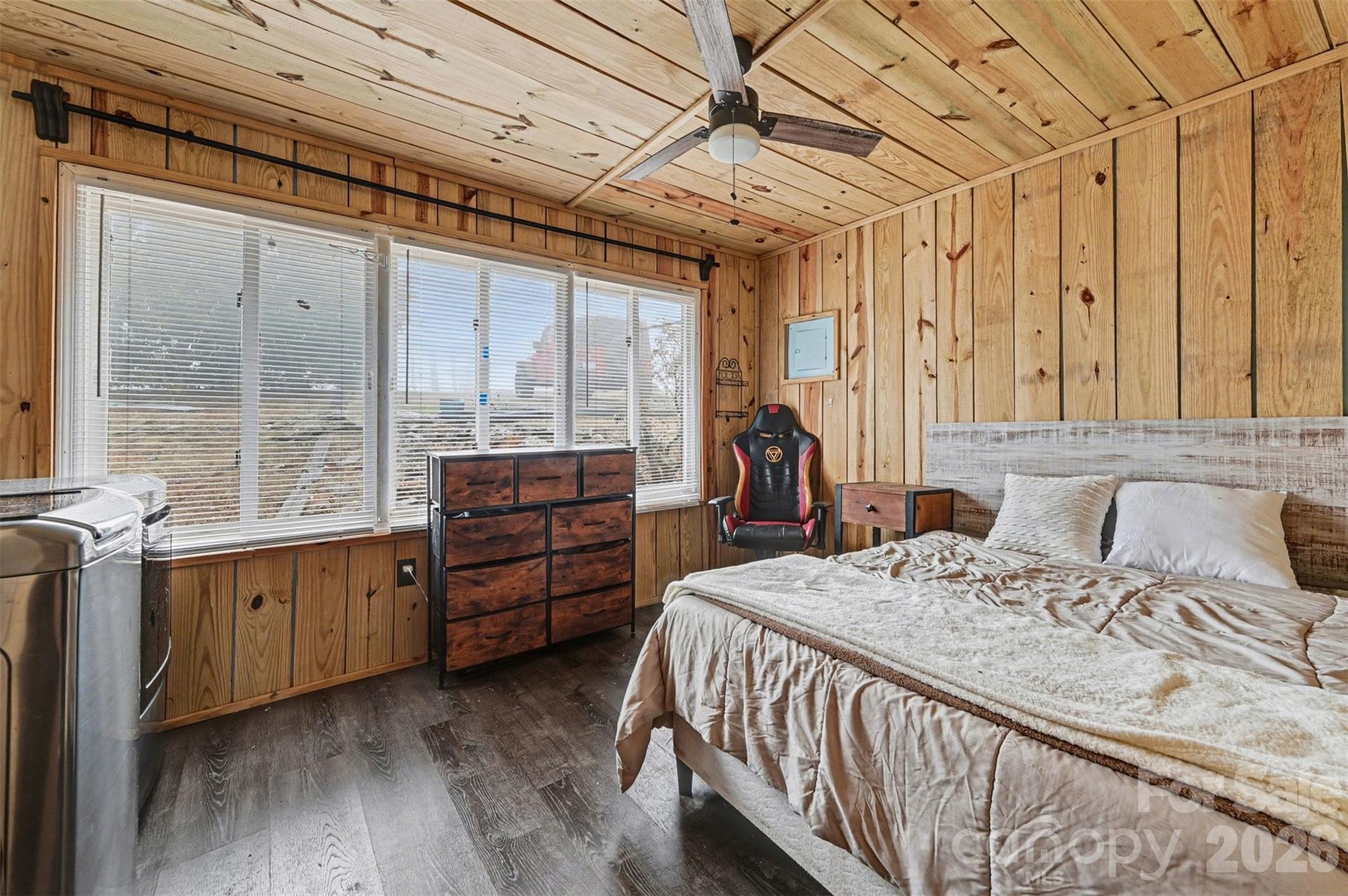 5495 Pine Ridge Drive