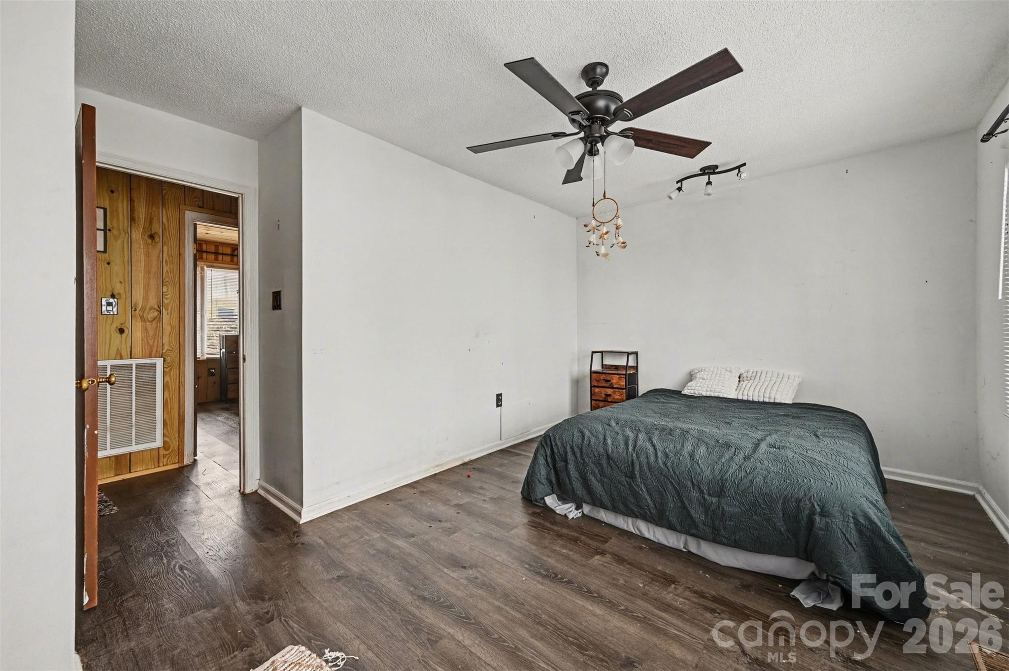 5495 Pine Ridge Drive