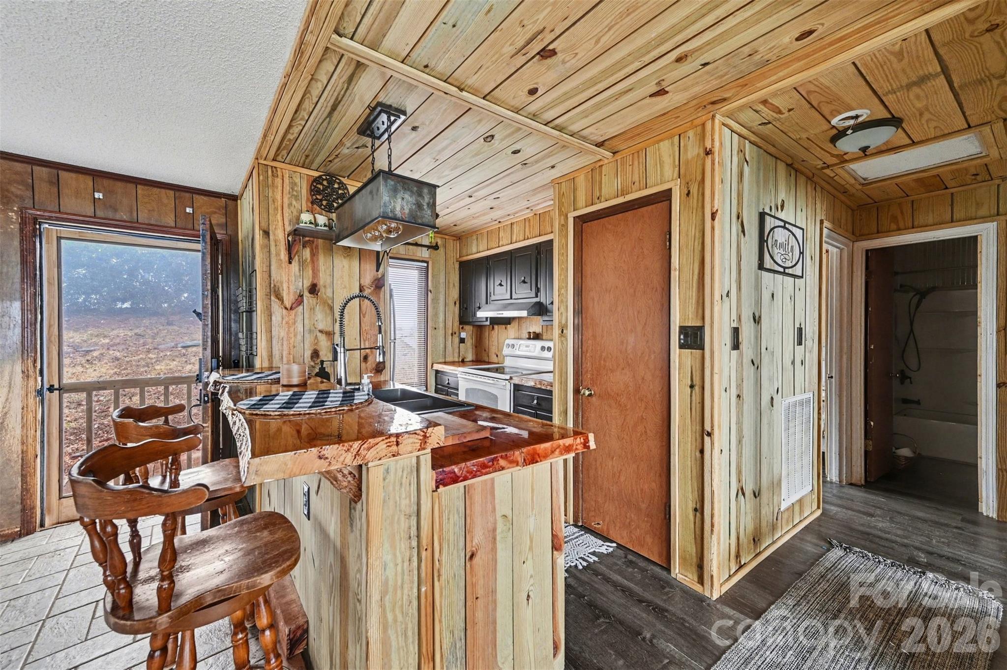 5495 Pine Ridge Drive