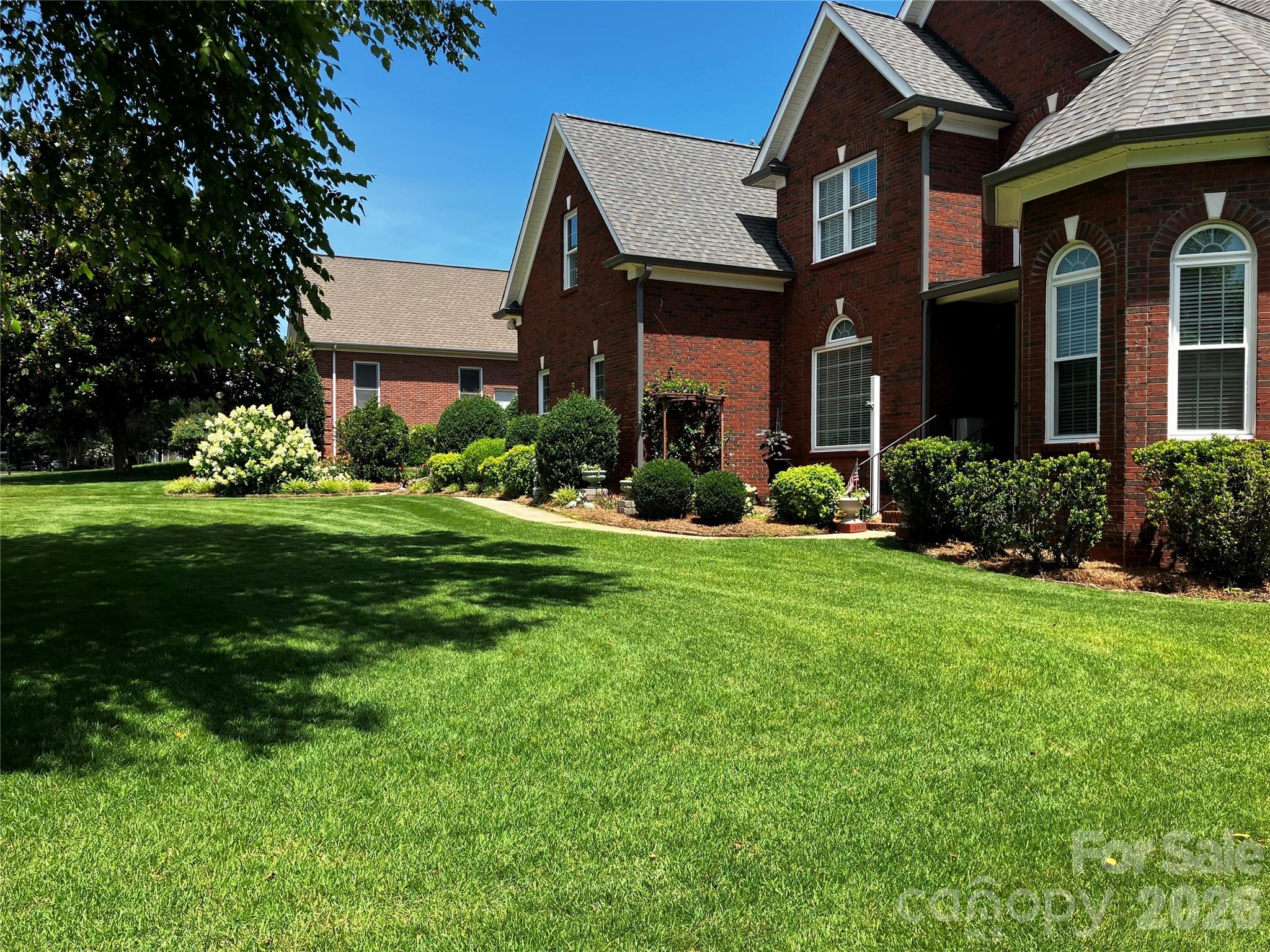 2289 Woodridge Drive