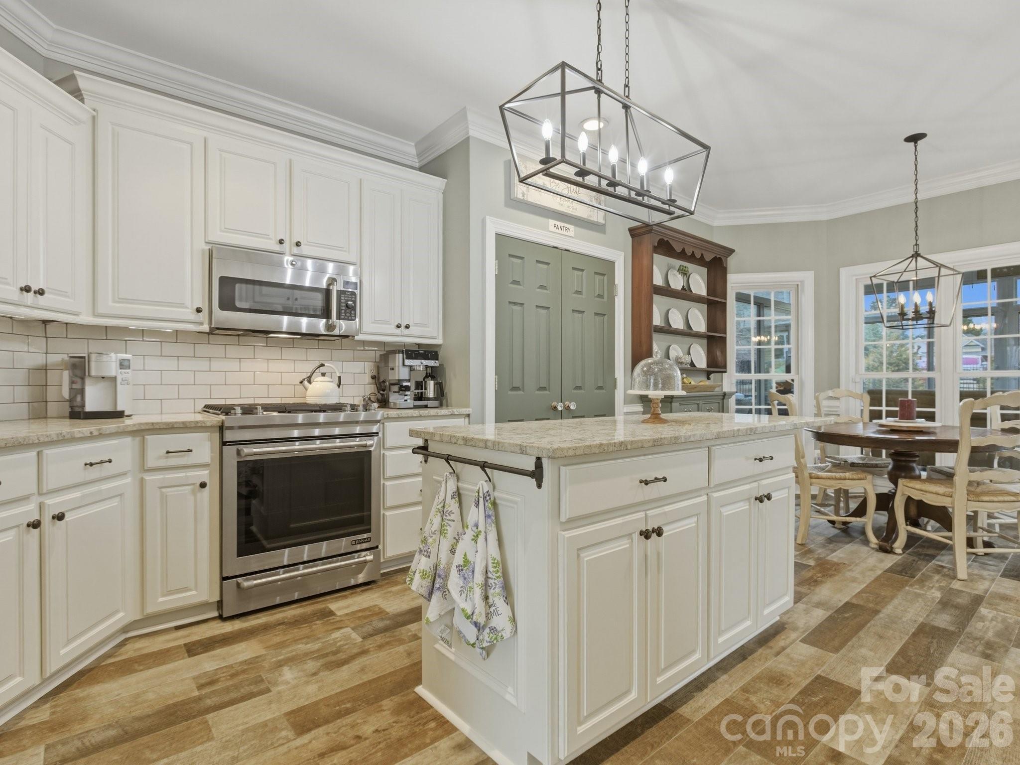 2289 Woodridge Drive