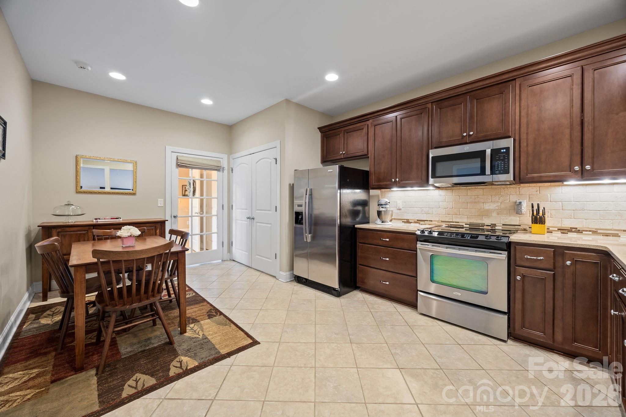 419 Old Dutch Road W