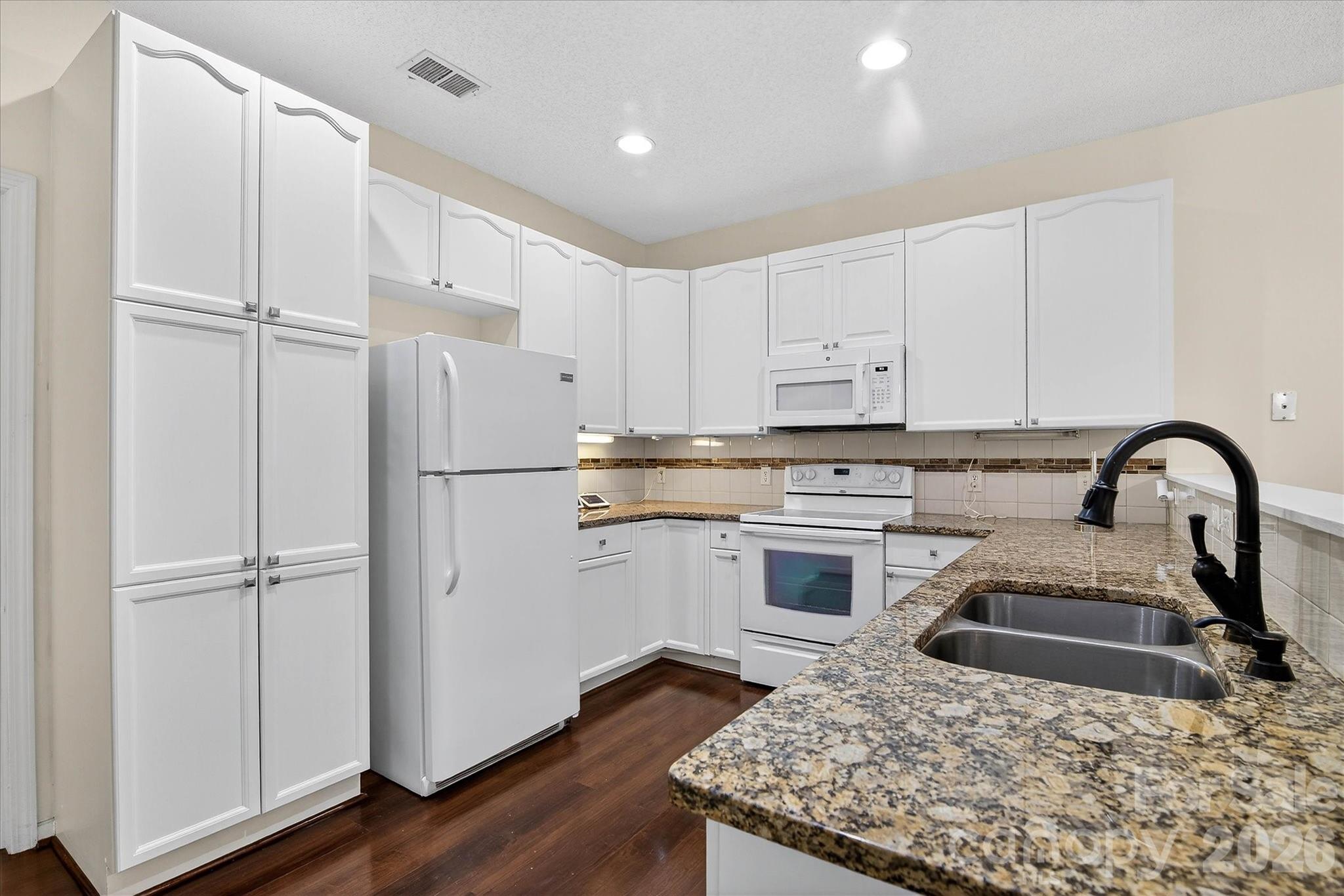 4492 Antelope Lane