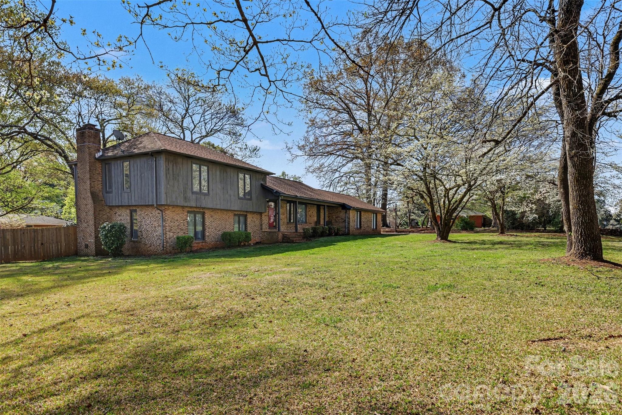 1226 Twin Lakes Road