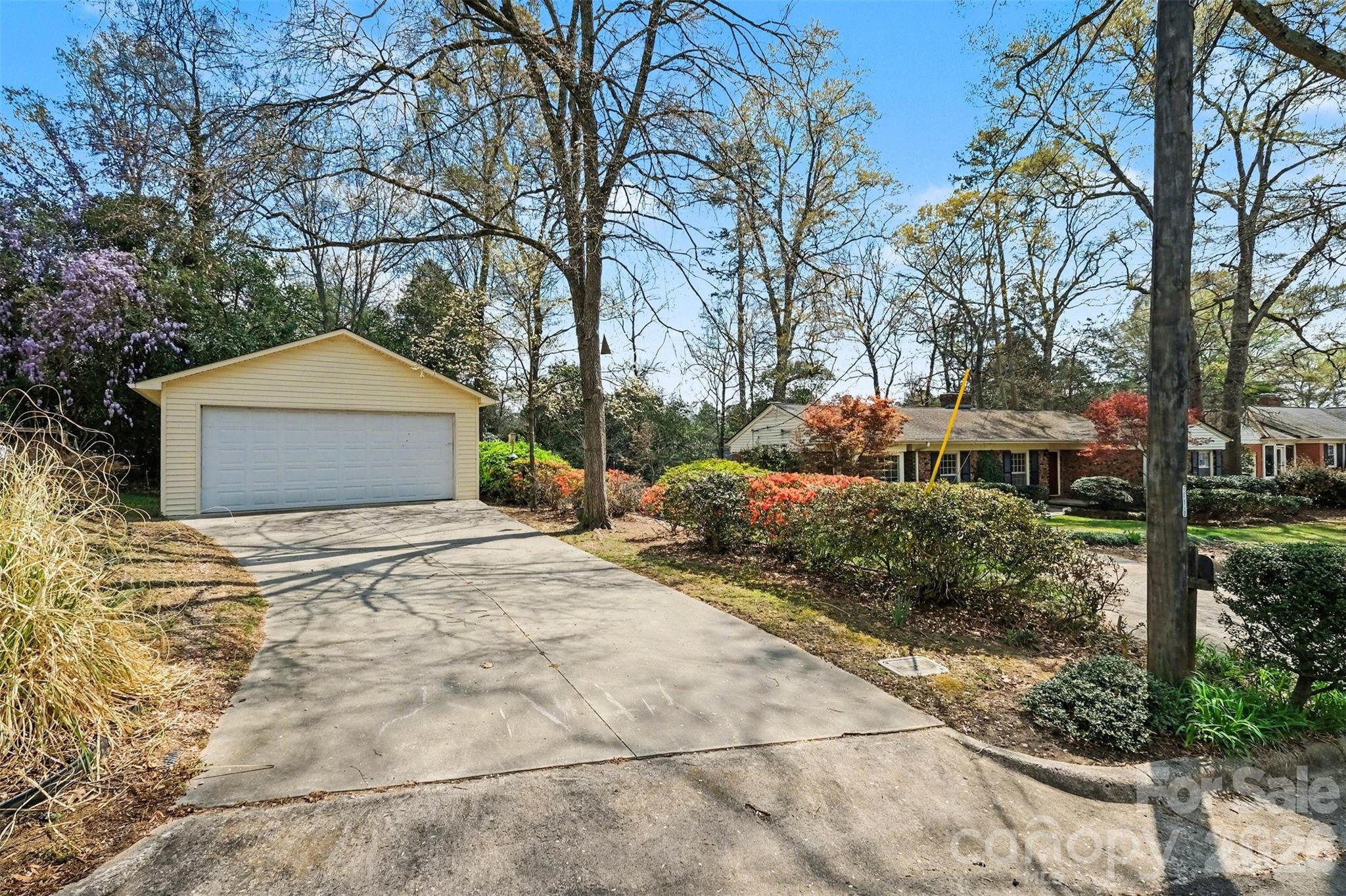 370 Summit Court SE