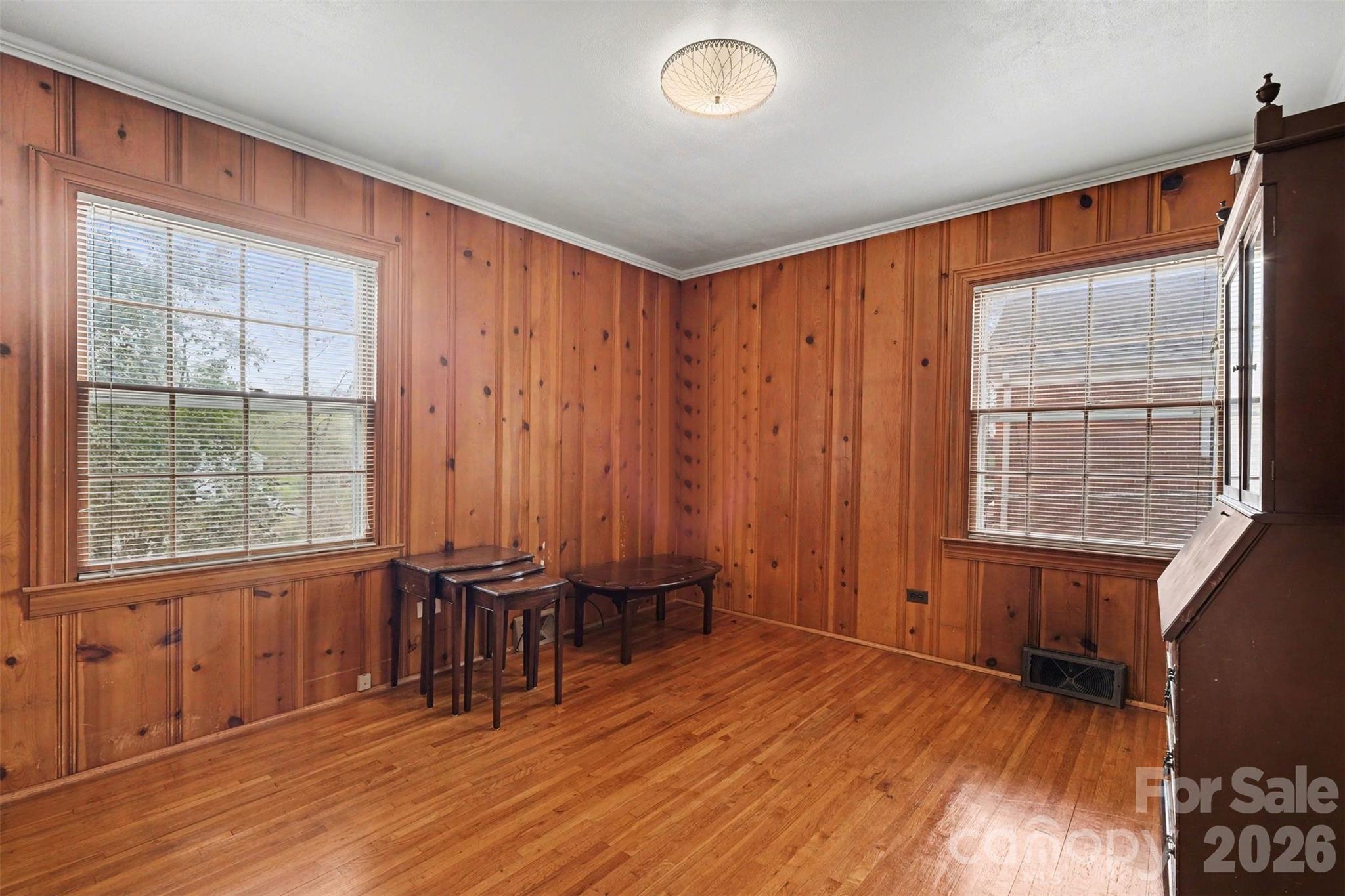 370 Summit Court SE