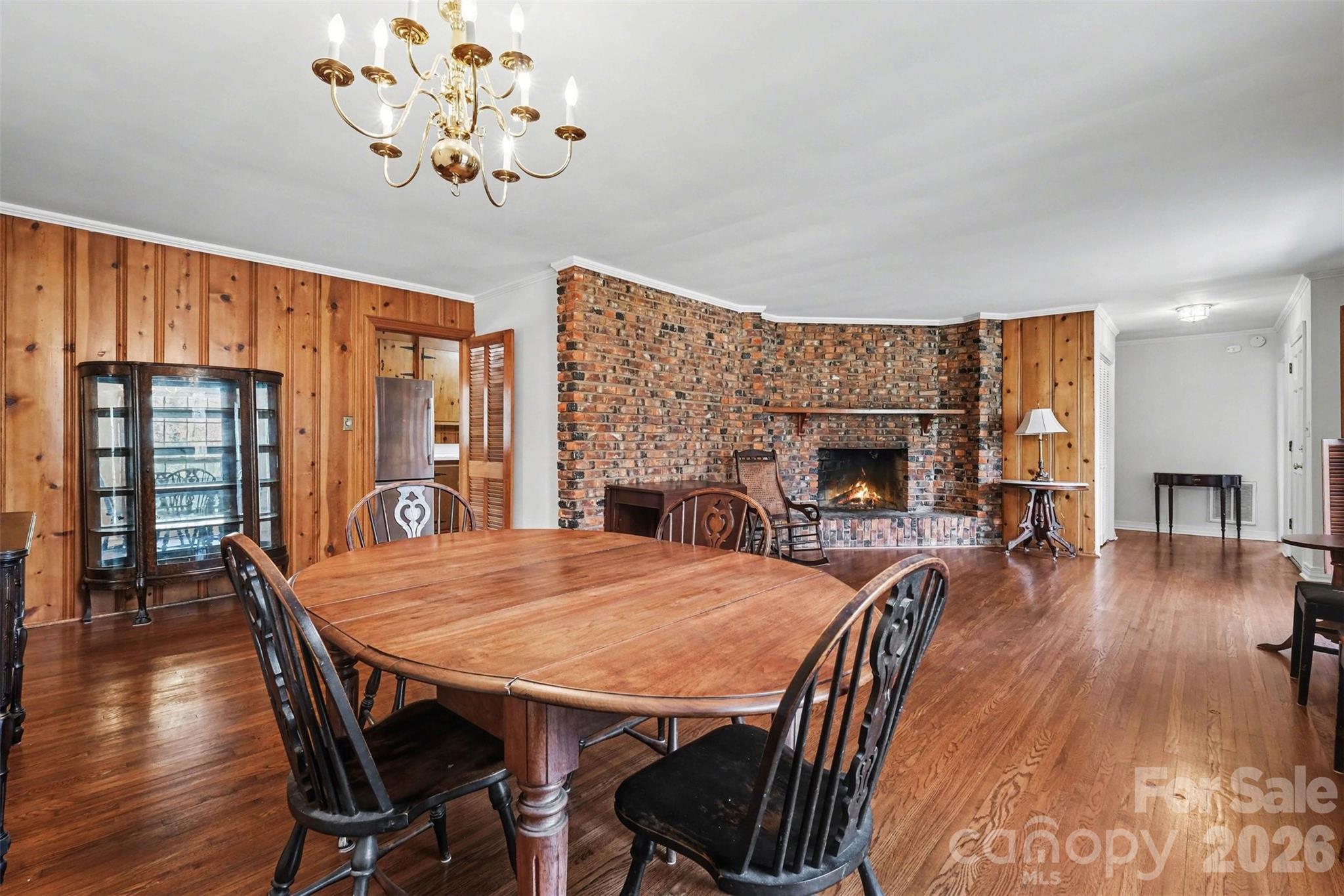 370 Summit Court SE