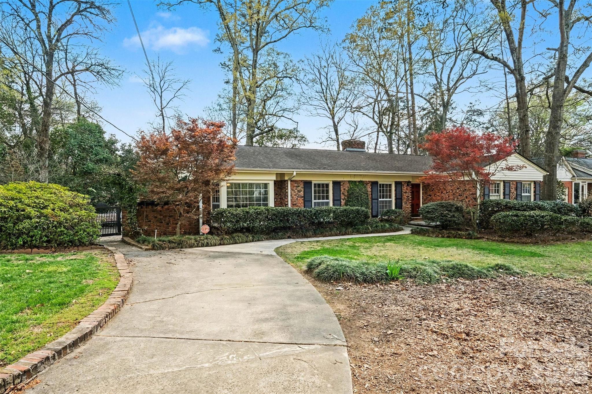 370 Summit Court SE