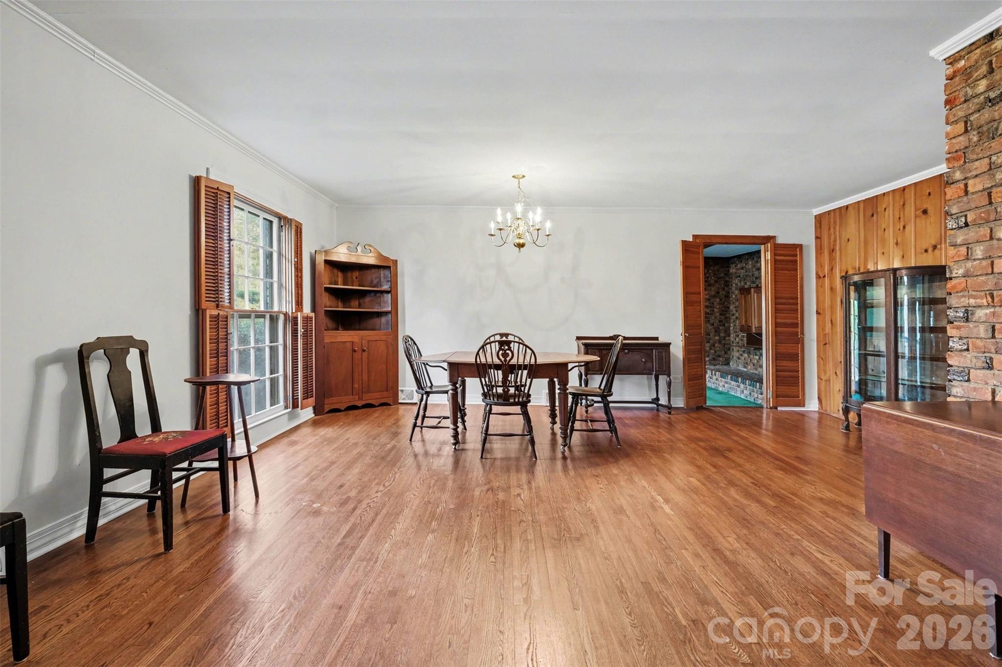 370 Summit Court SE