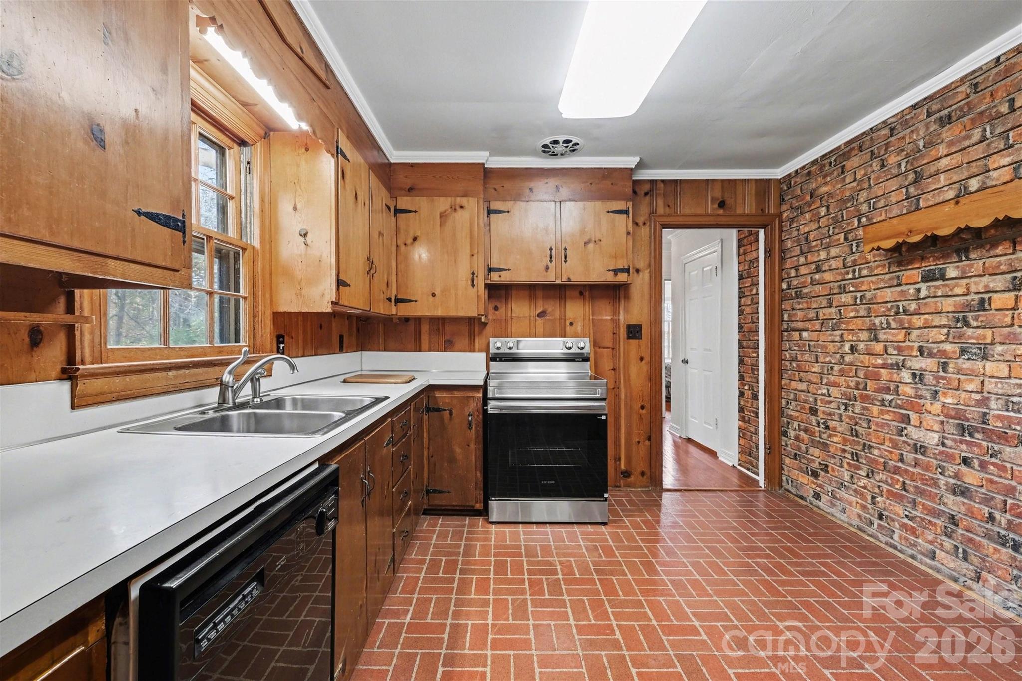 370 Summit Court SE