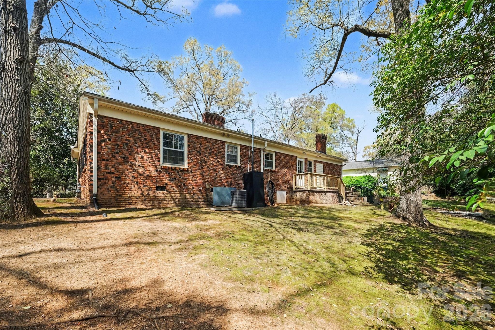 370 Summit Court SE