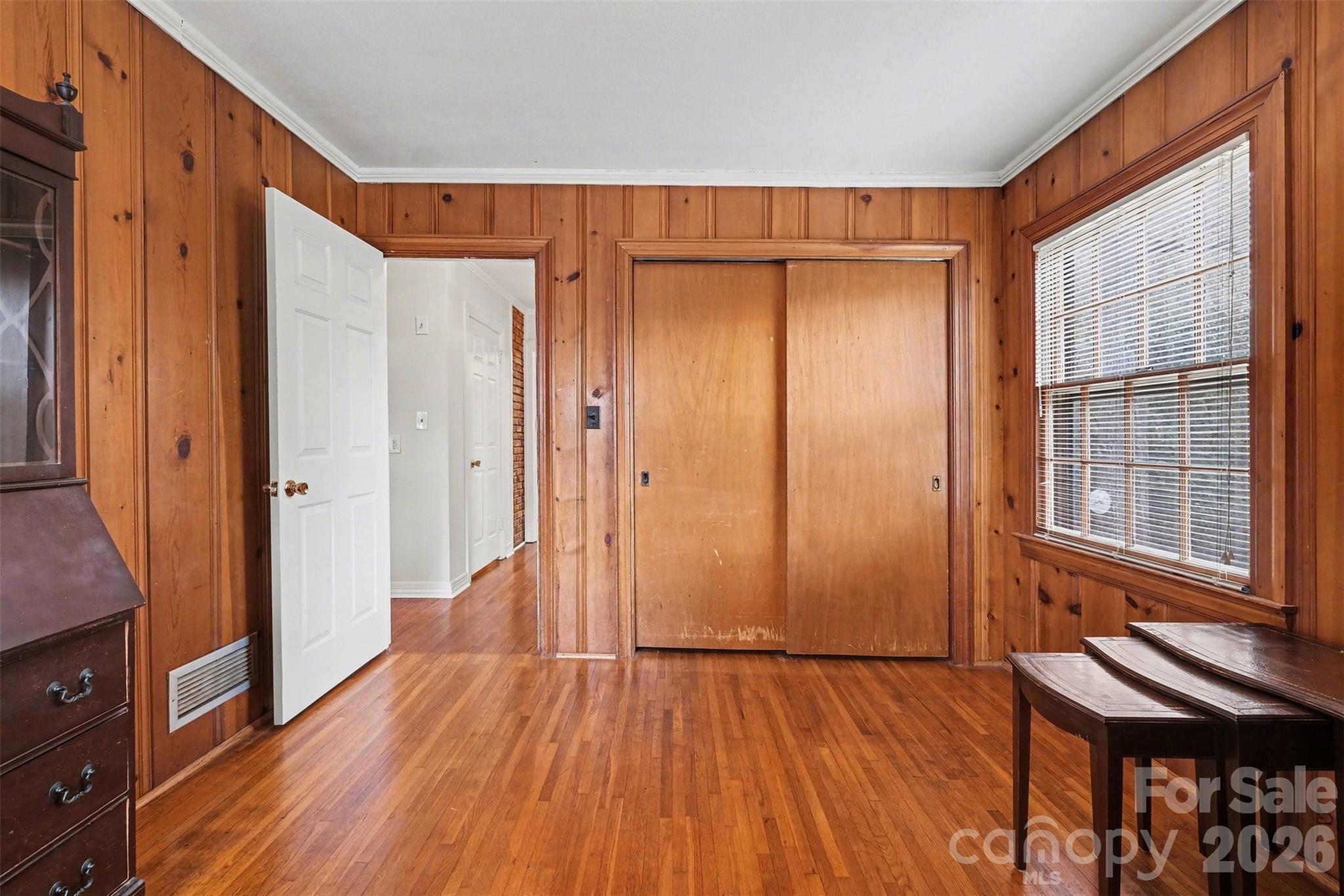 370 Summit Court SE