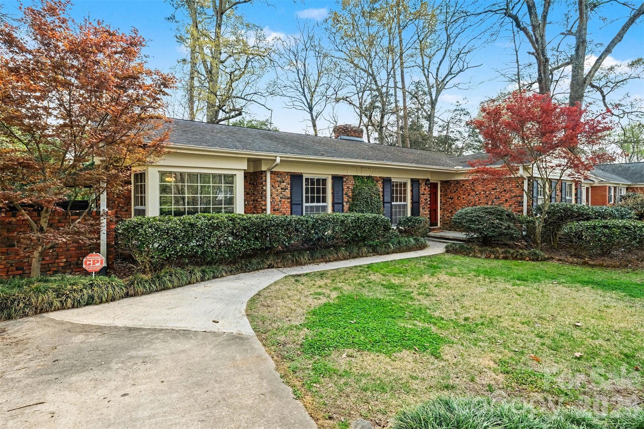 370 Summit Court SE
