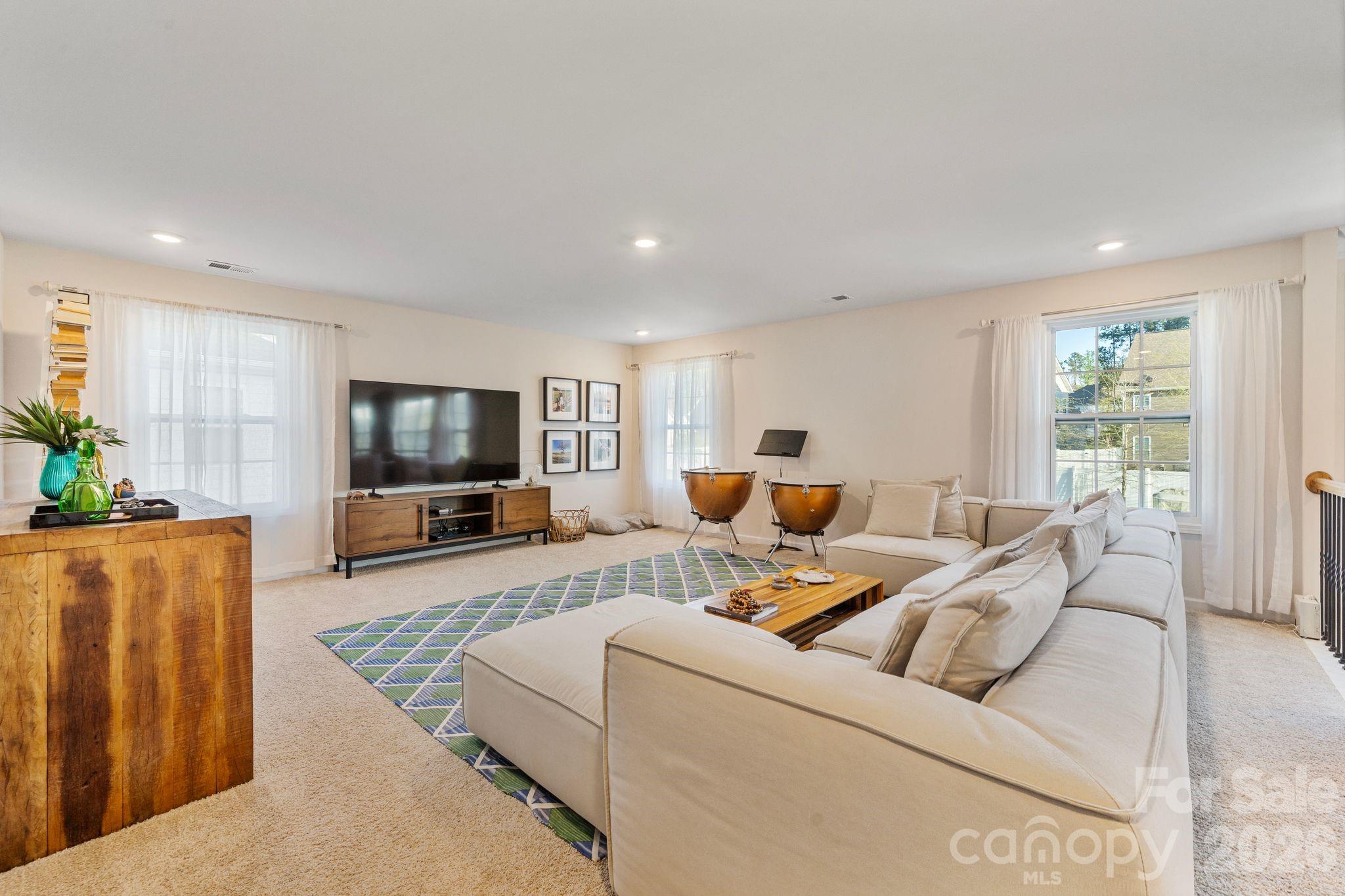 2111 Lapalma Trace