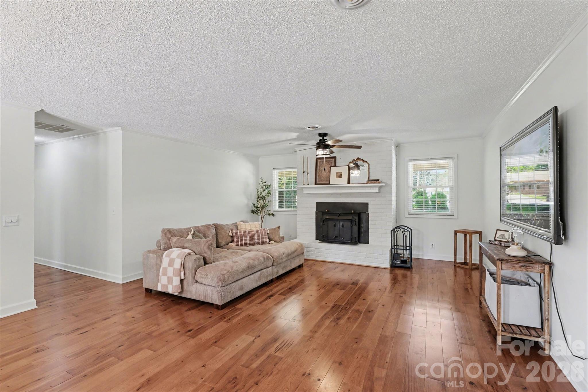 2115 Candlewood Drive NW
