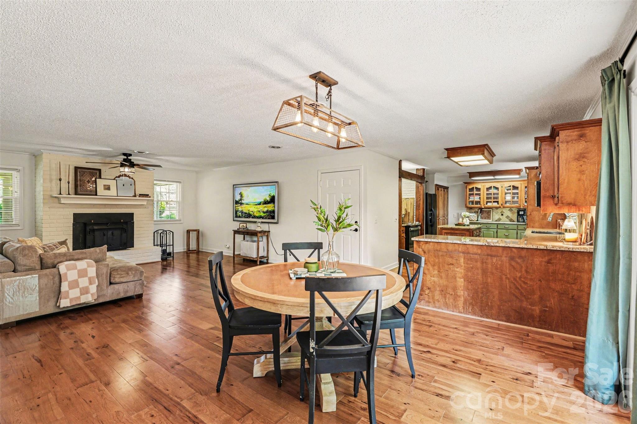 2115 Candlewood Drive NW