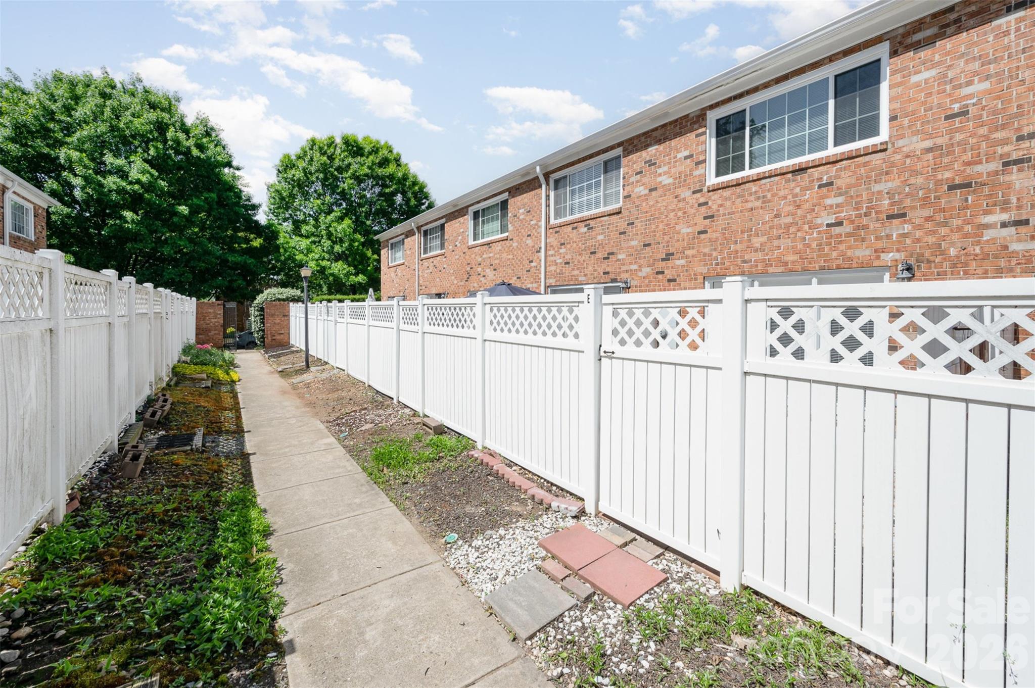 1218 Green Oaks Lane