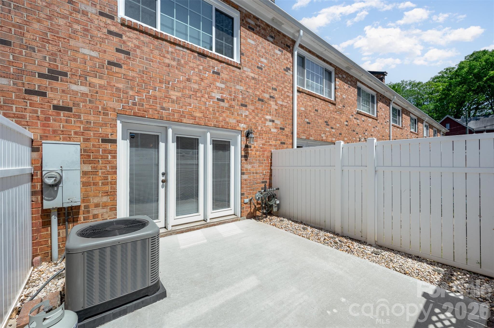 1218 Green Oaks Lane