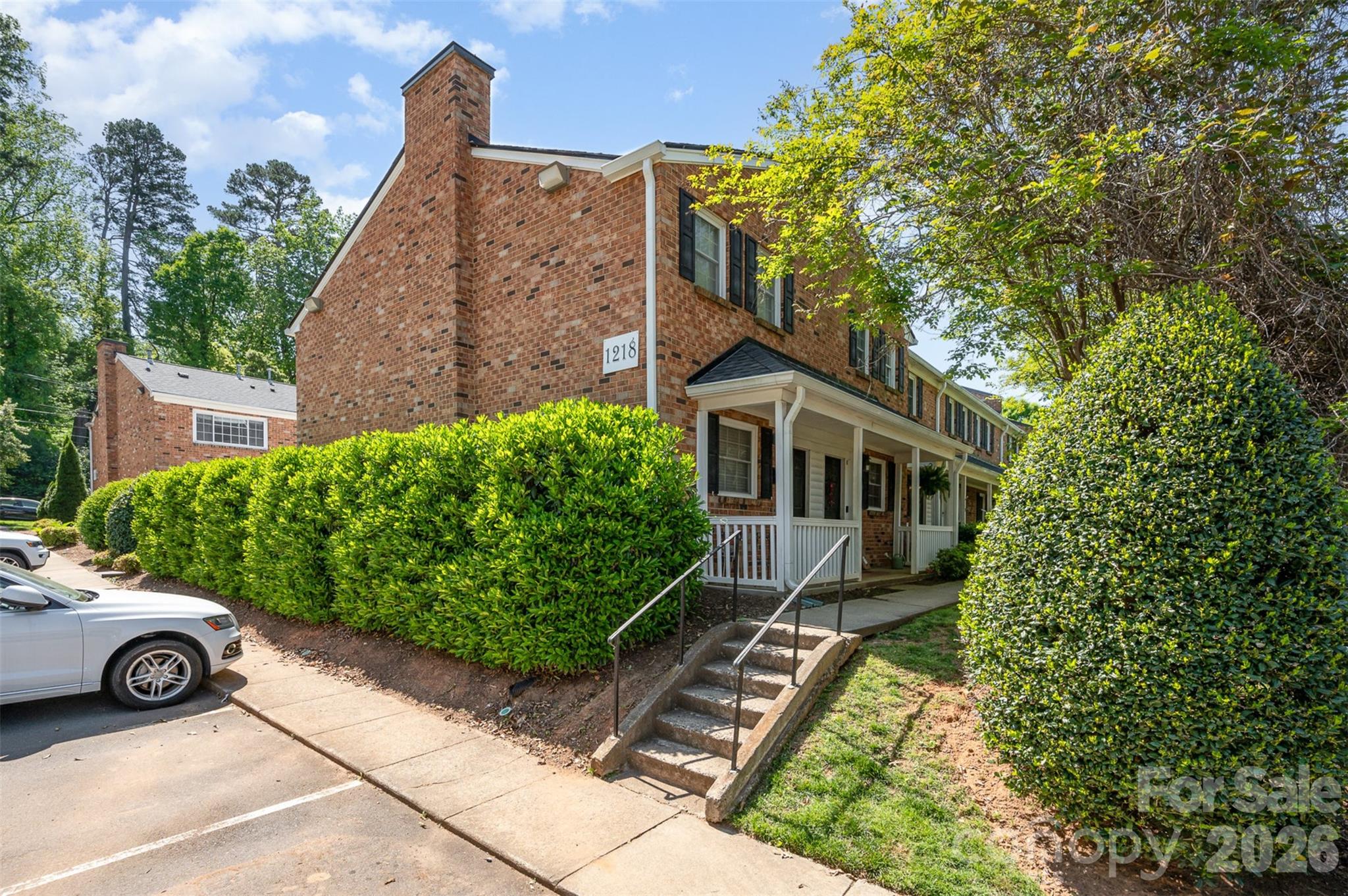 1218 Green Oaks Lane