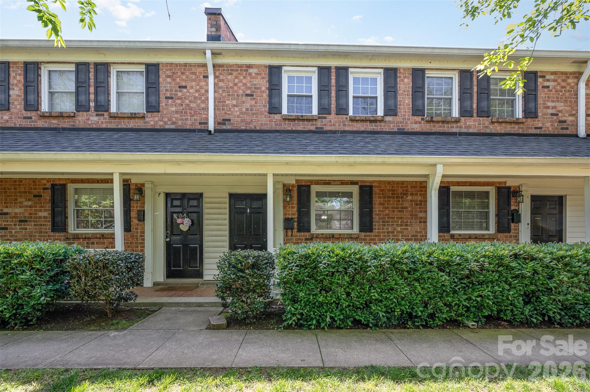 1218 Green Oaks Lane