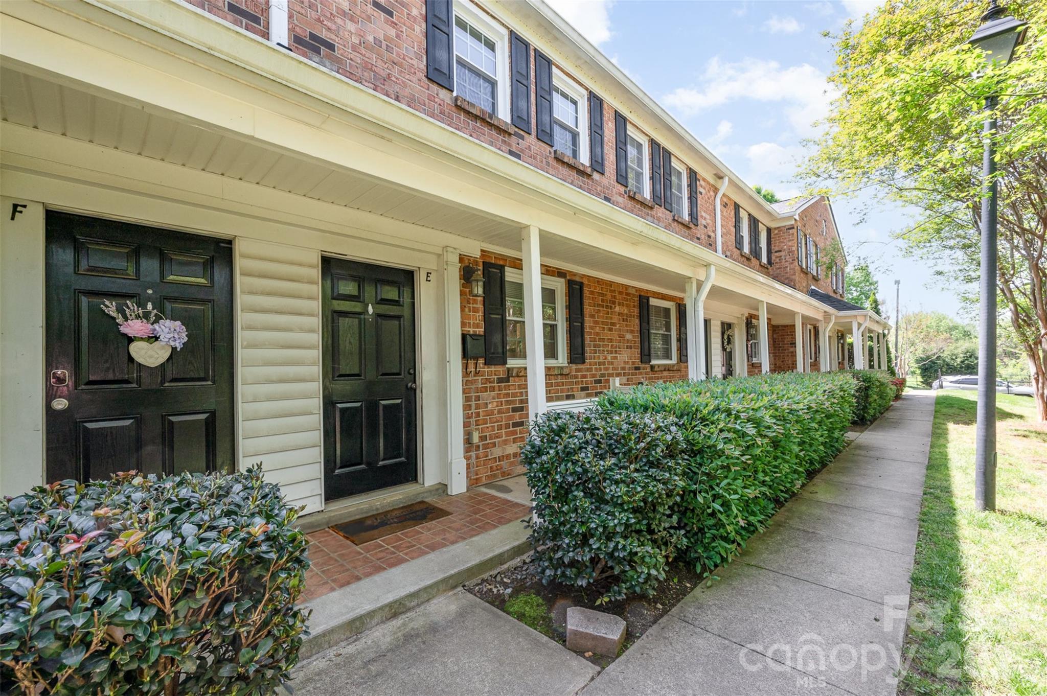 1218 Green Oaks Lane