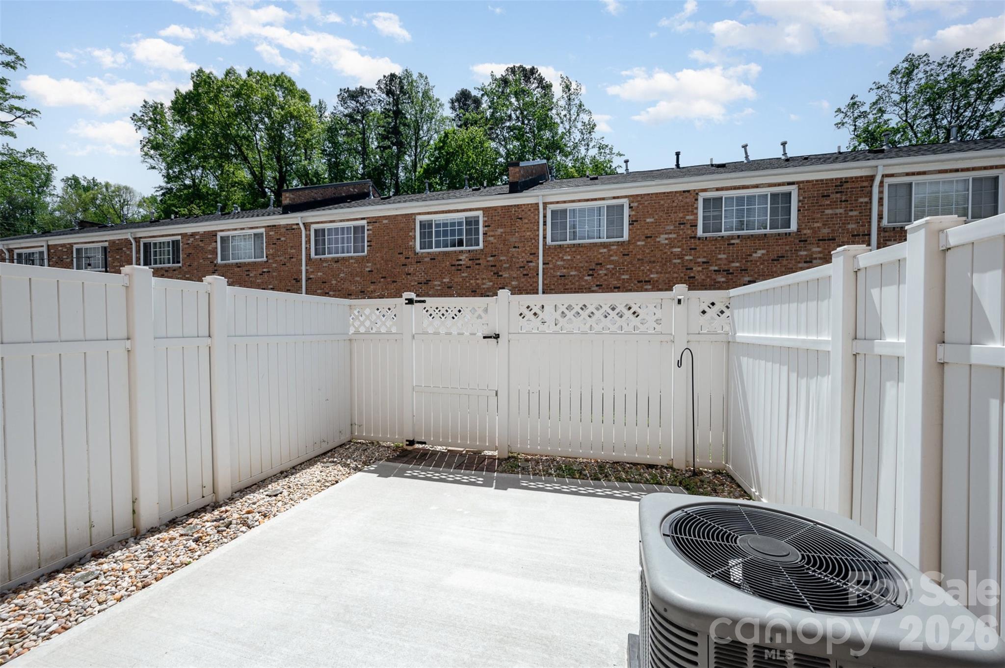 1218 Green Oaks Lane