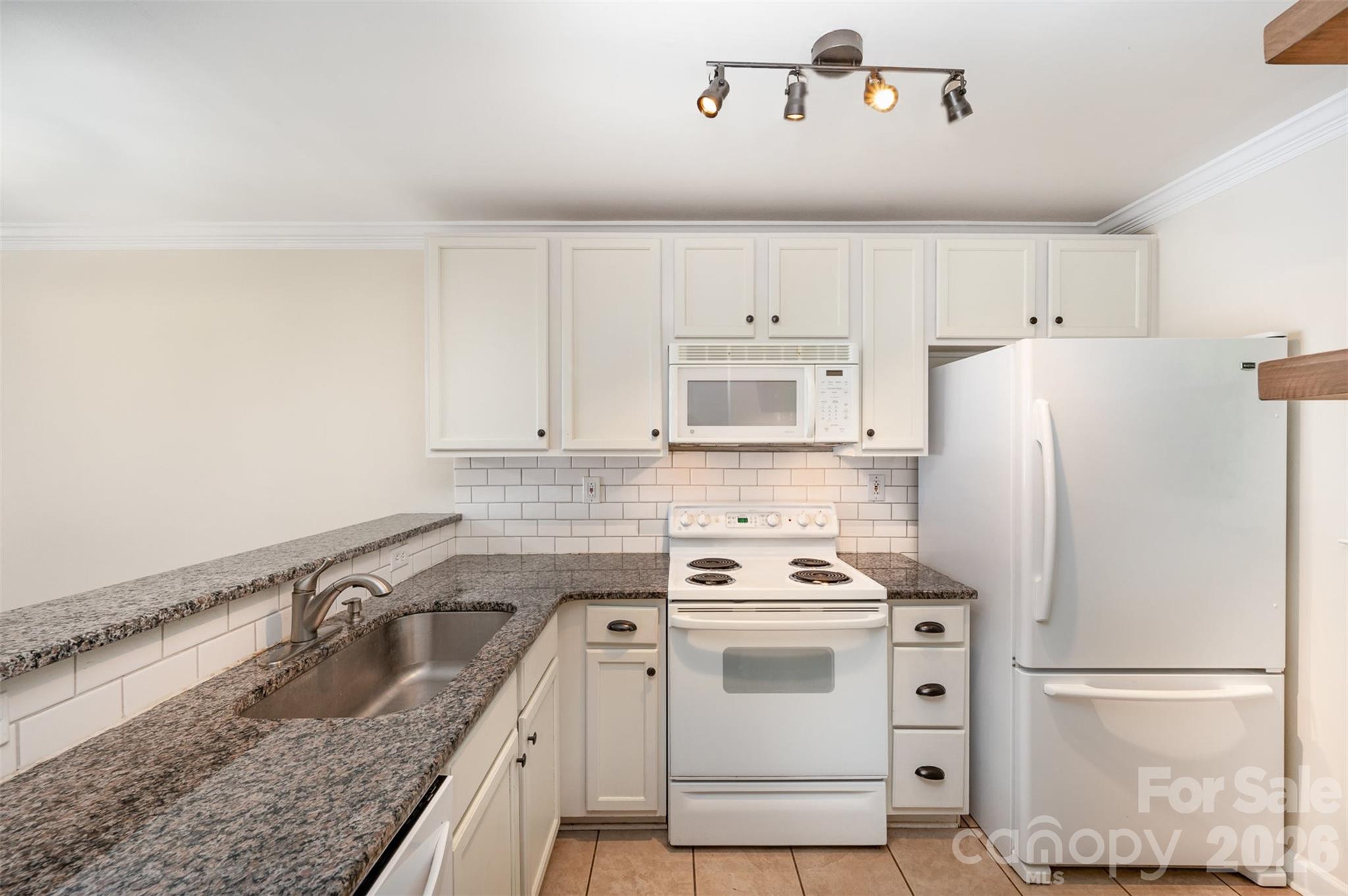 1218 Green Oaks Lane