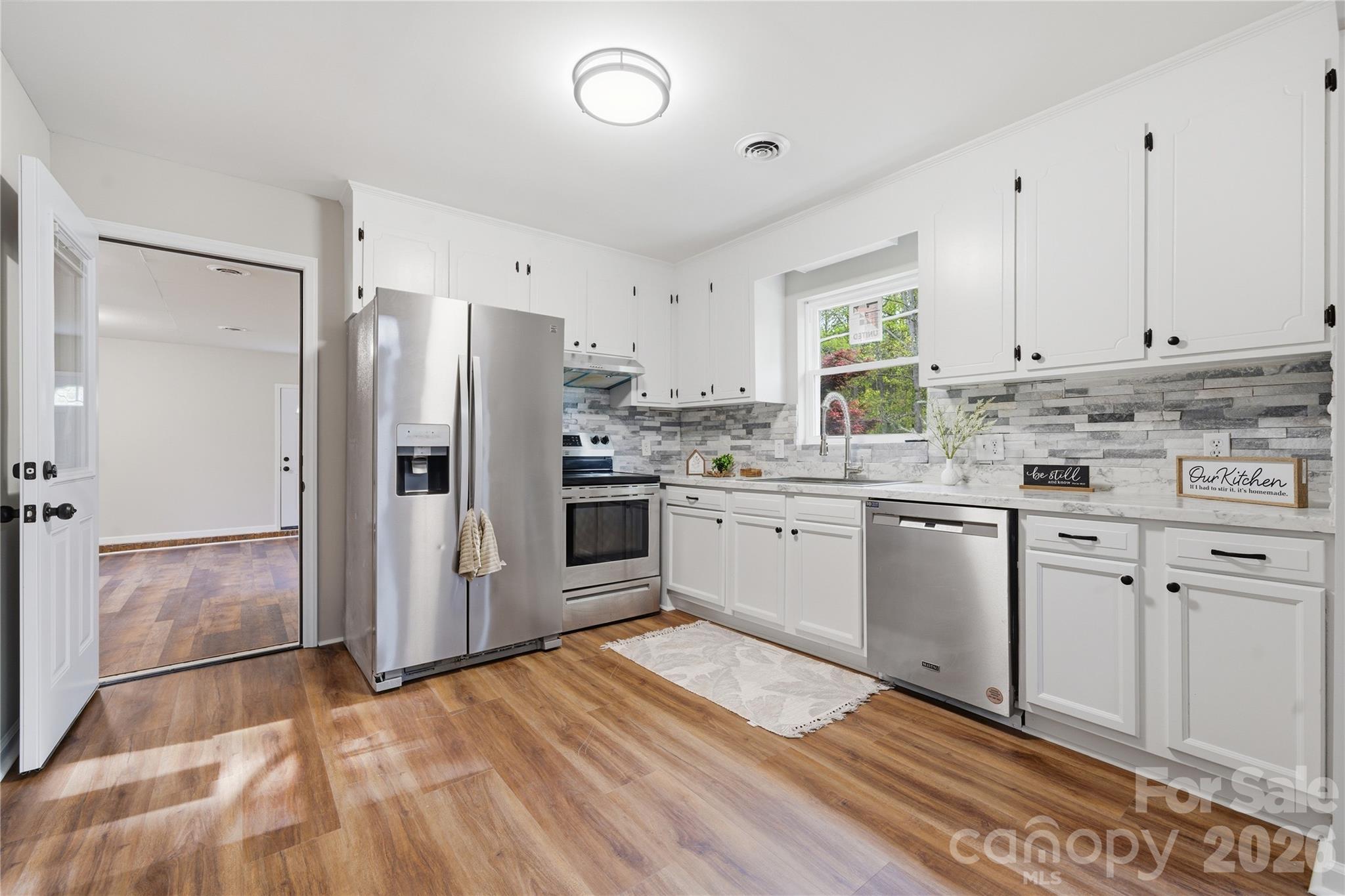 3285 Douglas Way Lane