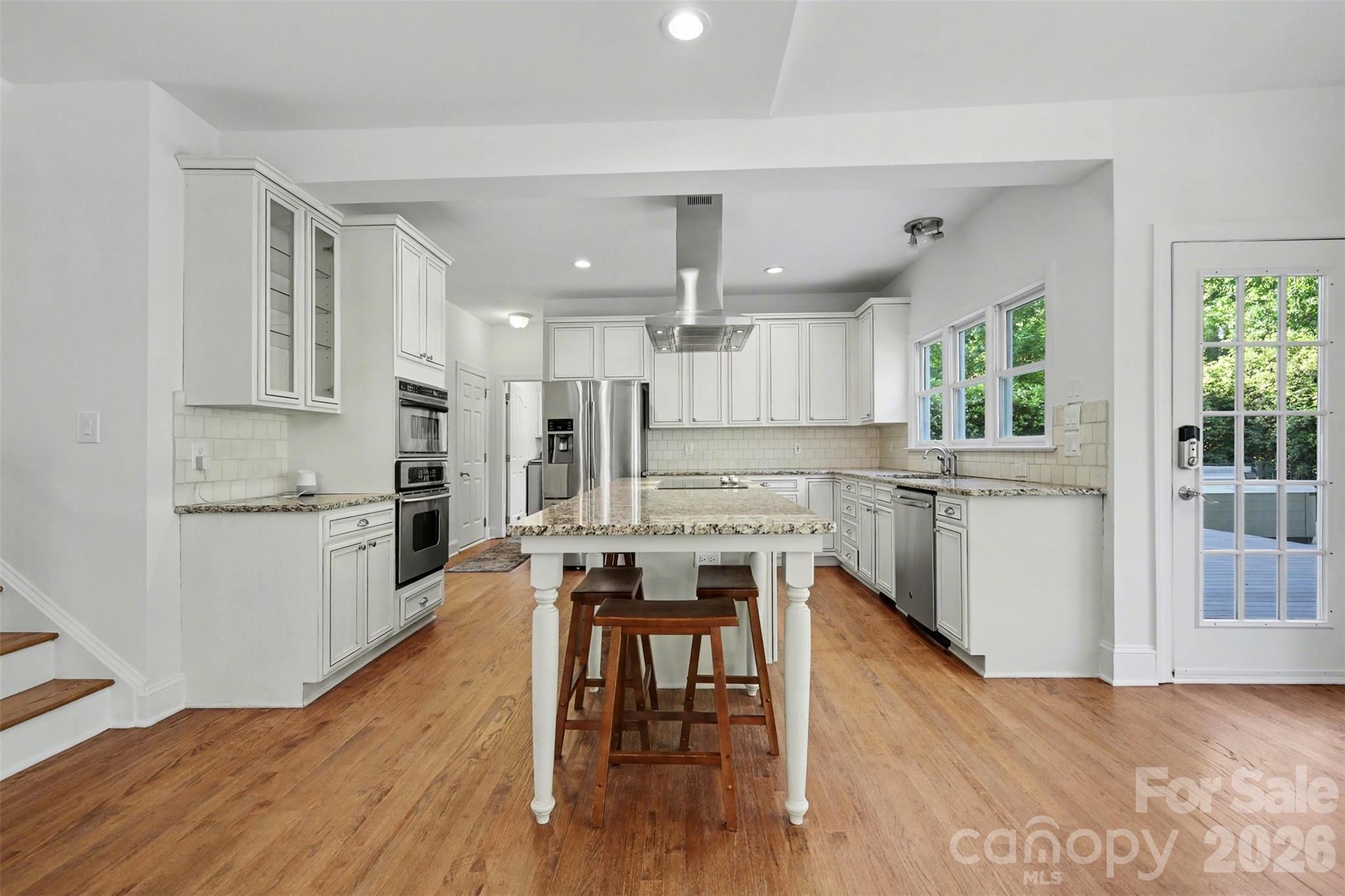 6123 Glen Manor Drive