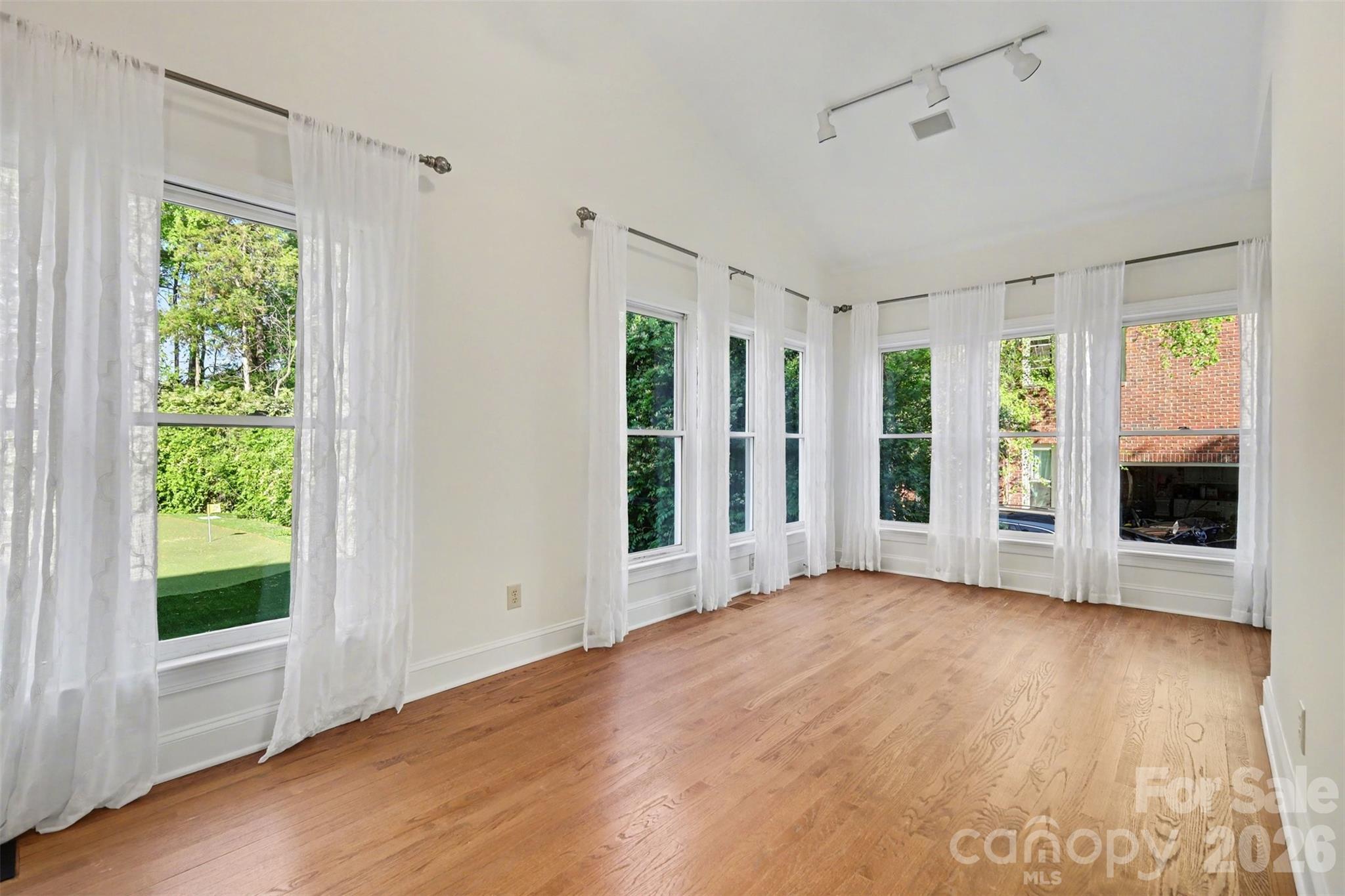 6123 Glen Manor Drive