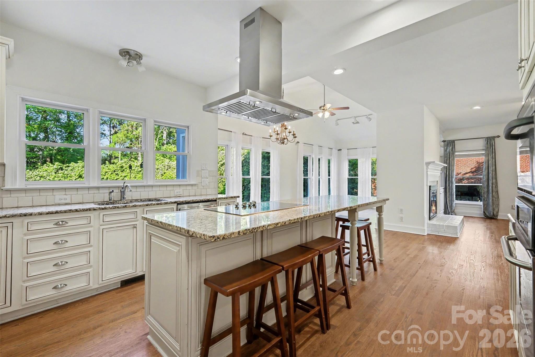 6123 Glen Manor Drive