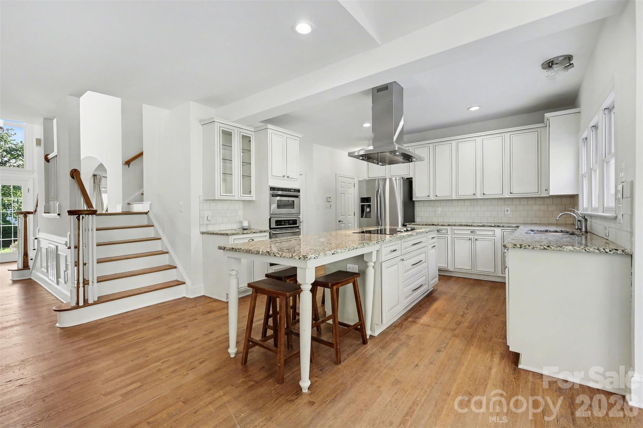 6123 Glen Manor Drive