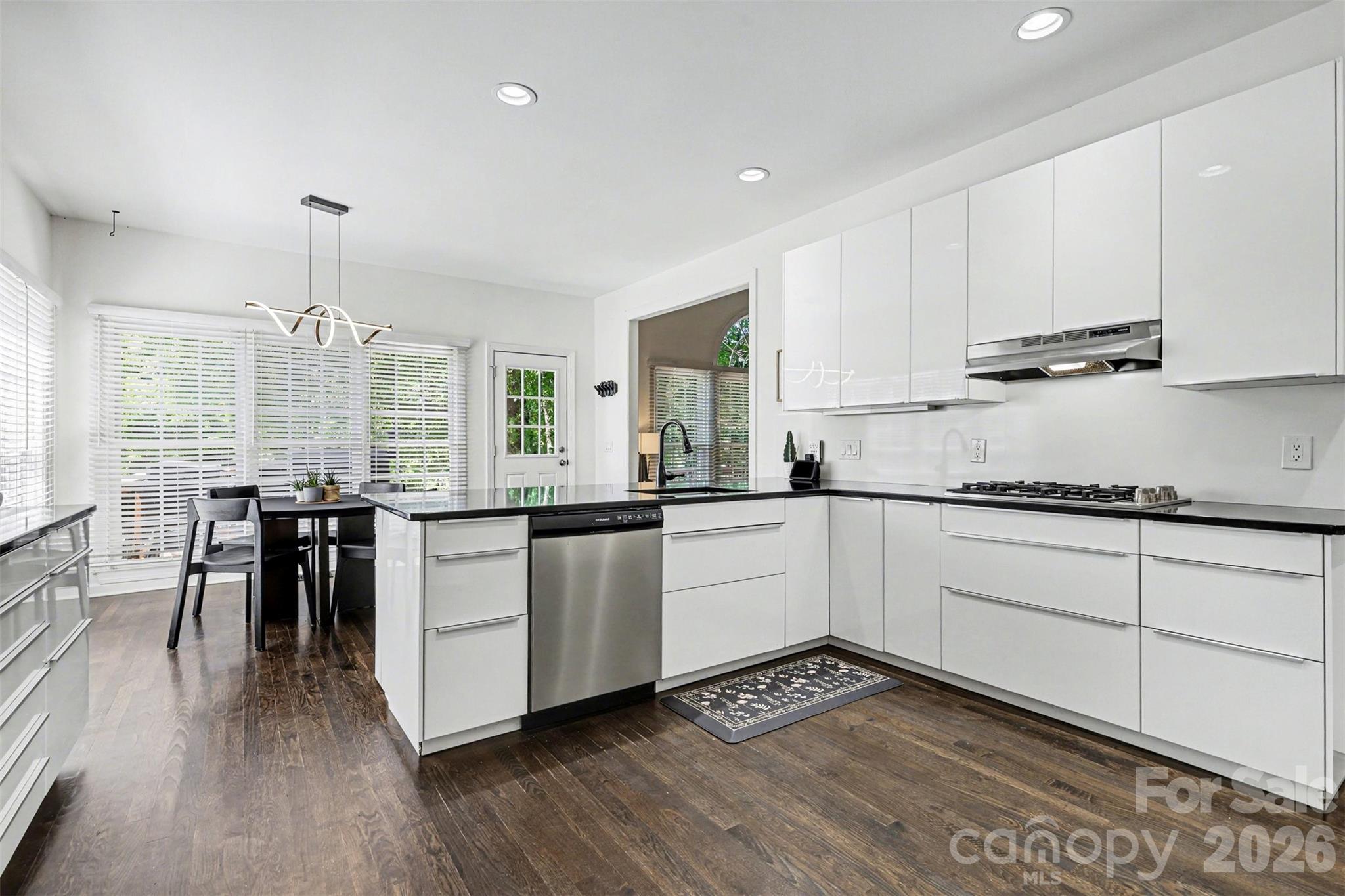 6213 Knightsgate Court