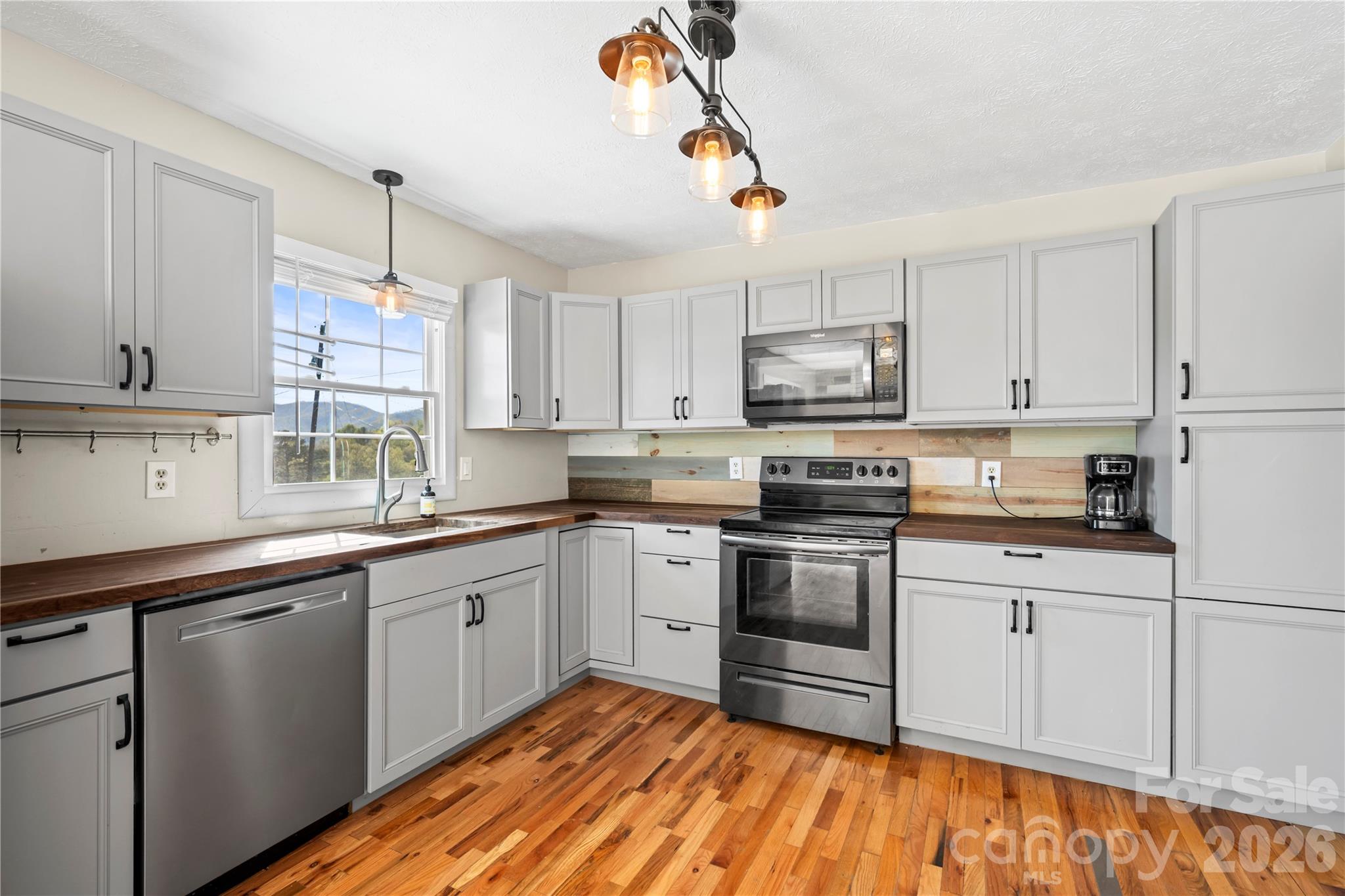 882 Queentown Road