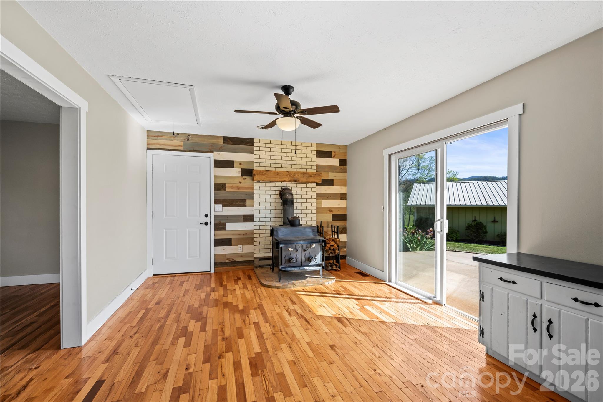 882 Queentown Road