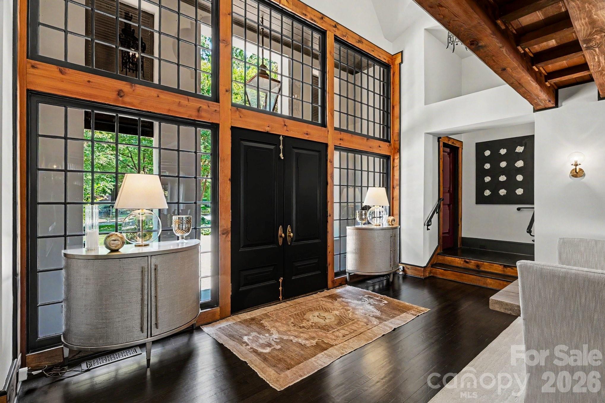 1516 Queens Road W