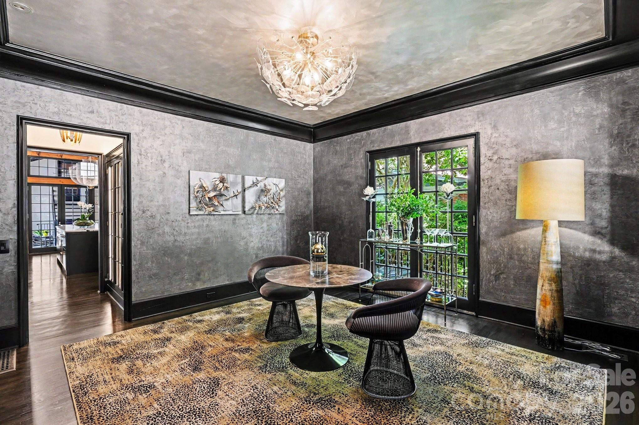 1516 Queens Road W
