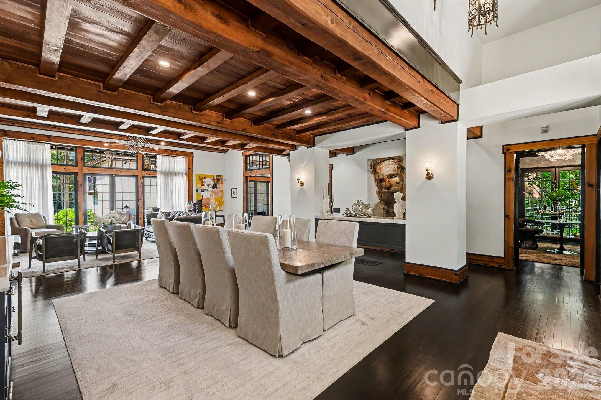 1516 Queens Road W