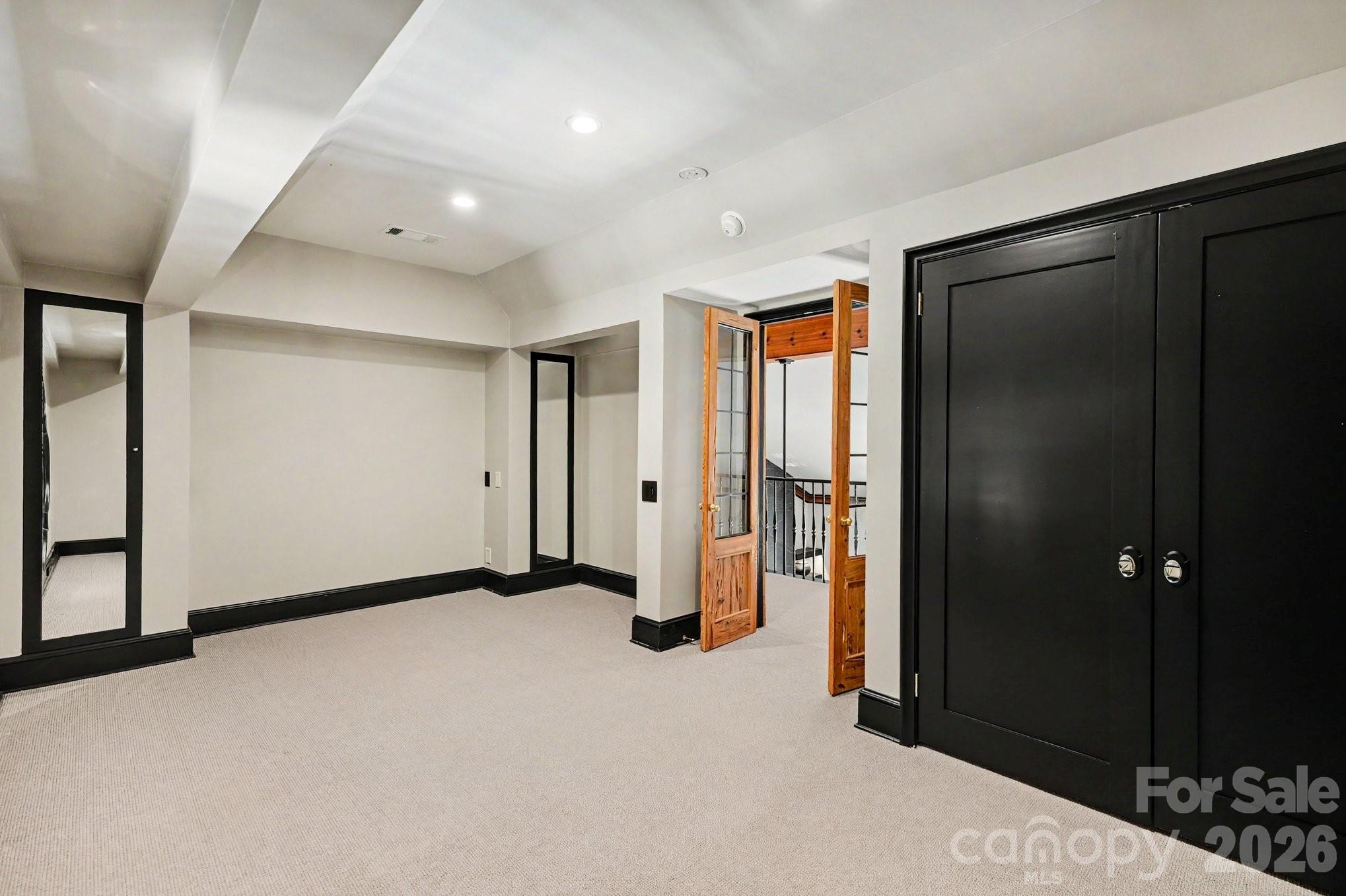 1516 Queens Road W