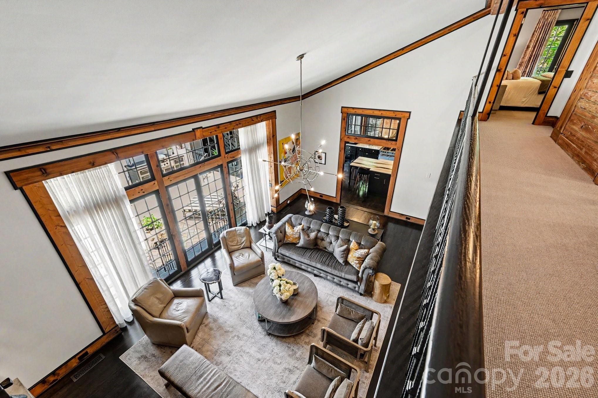 1516 Queens Road W
