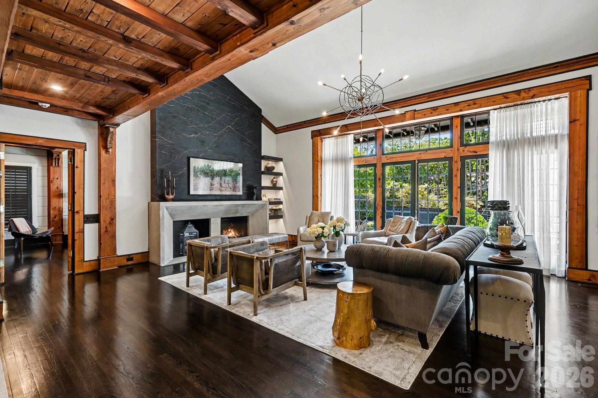 1516 Queens Road W