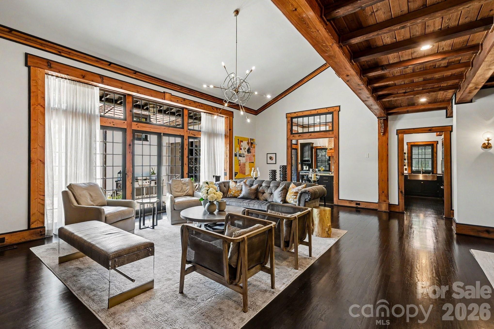 1516 Queens Road W
