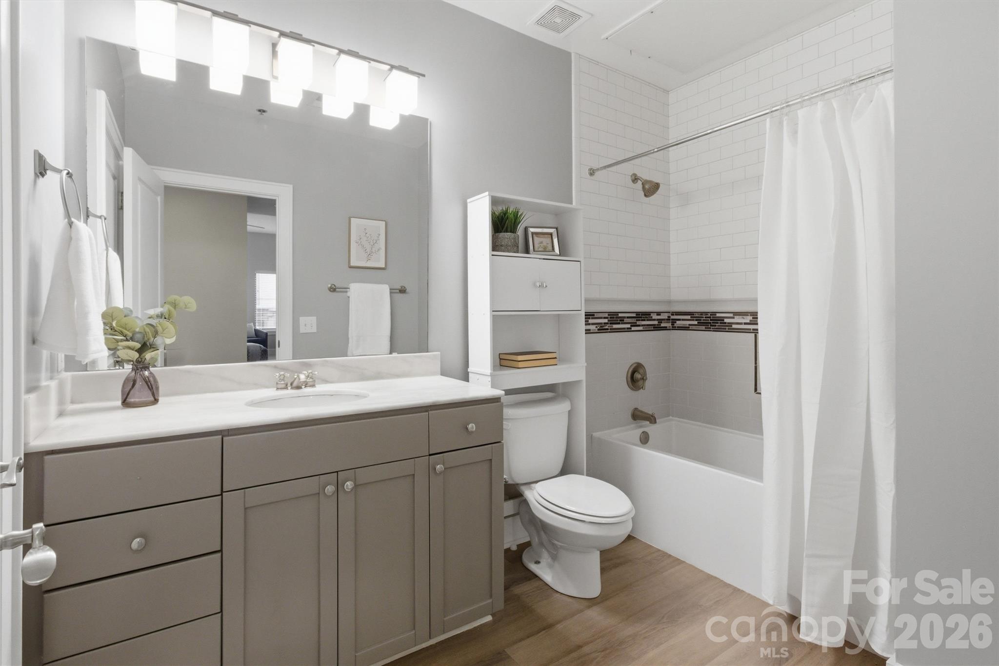115 E Park Avenue Unit: 109