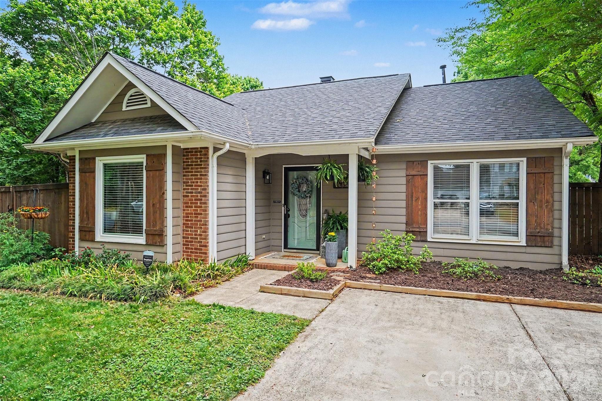 7450 Crestside Lane