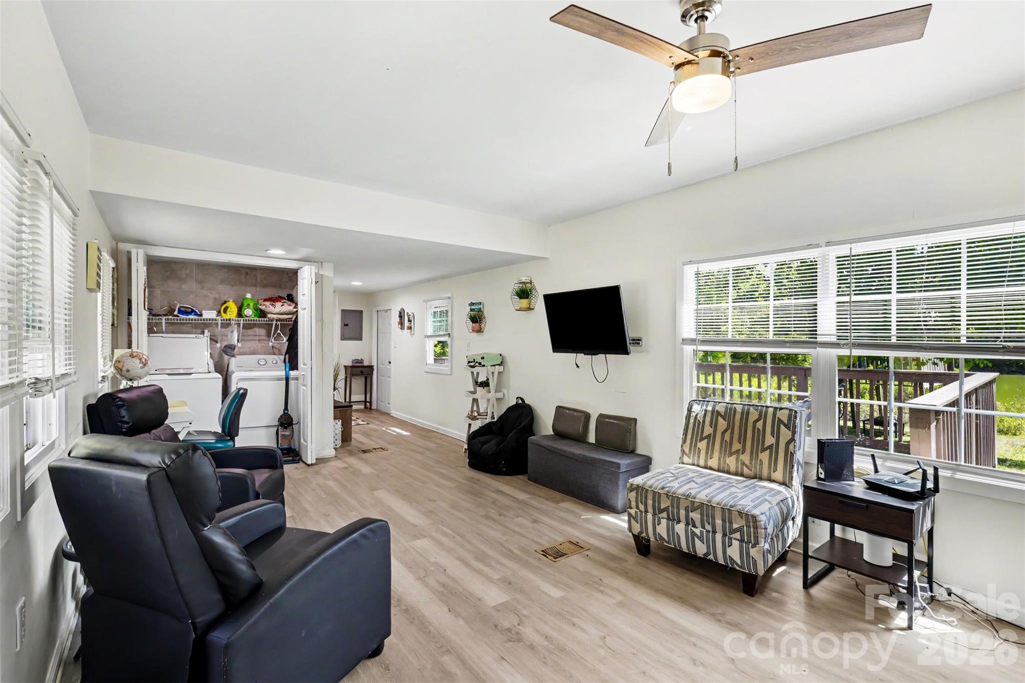 9937 Harwood Lane