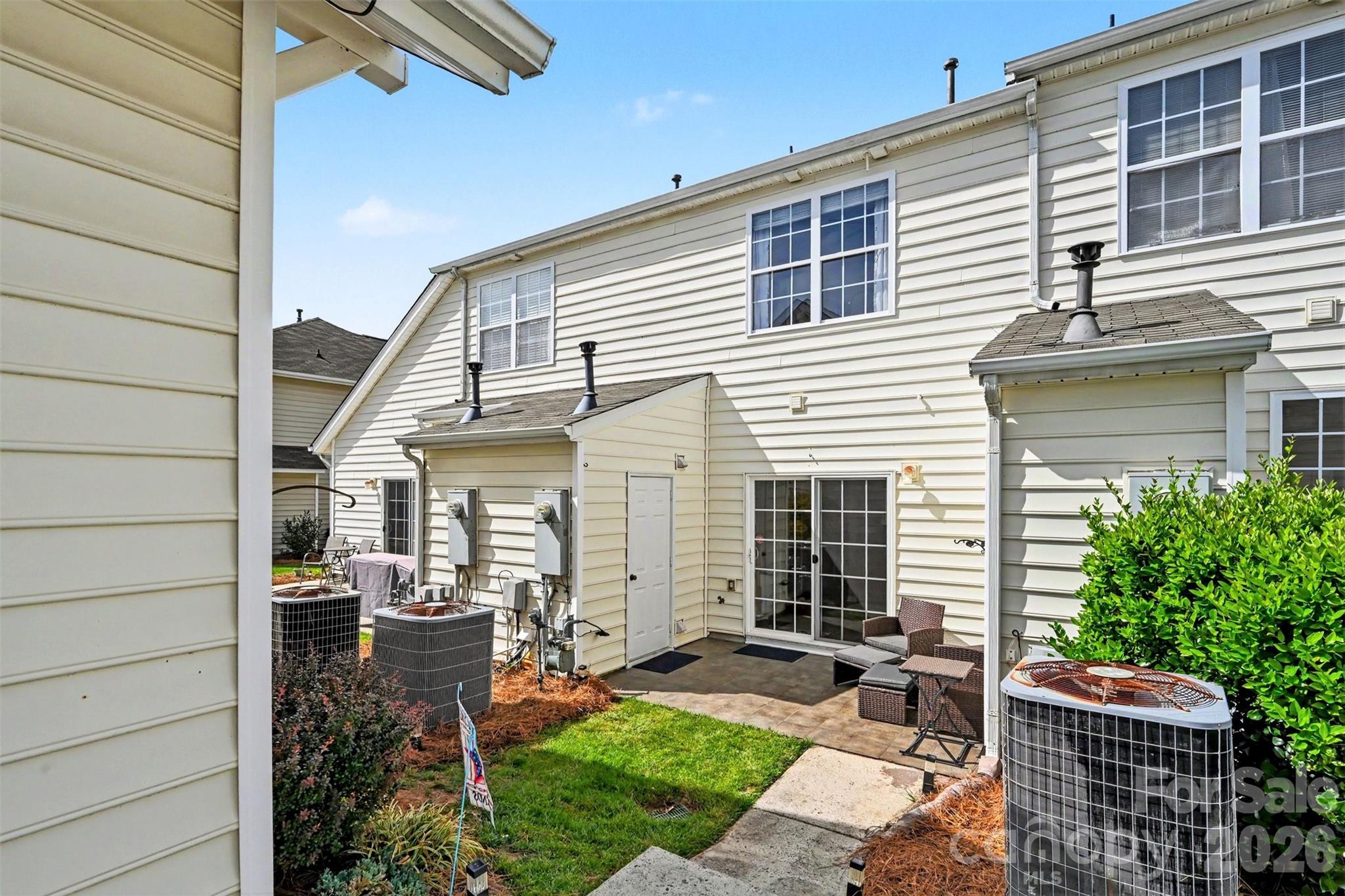 1033 Woodglen Lane
