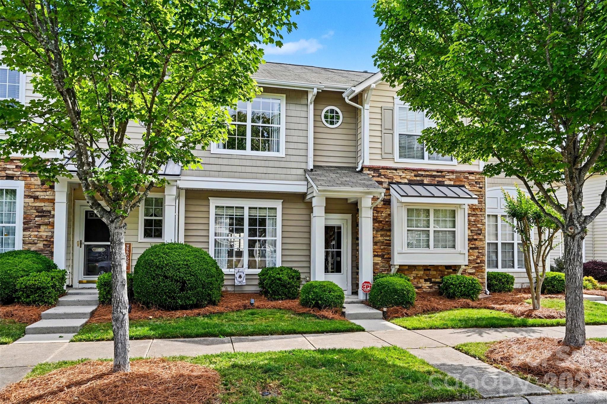 1033 Woodglen Lane