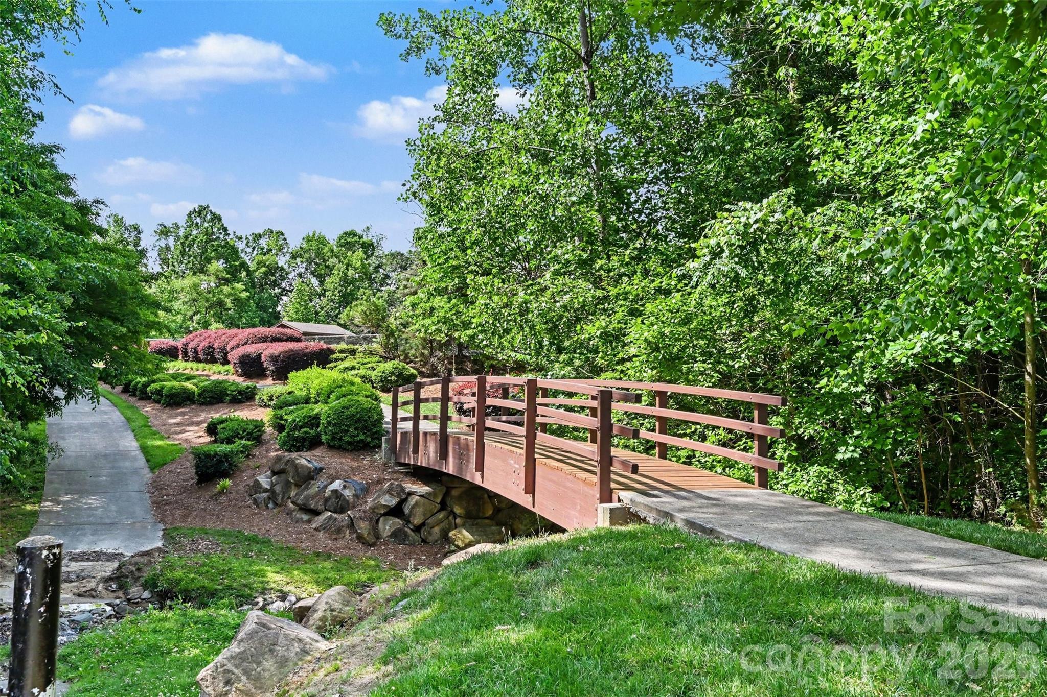 1033 Woodglen Lane